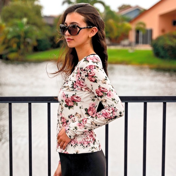 DEVORAH'S SECRET Modest Top Rose Bouquet - Picture 2 of 3